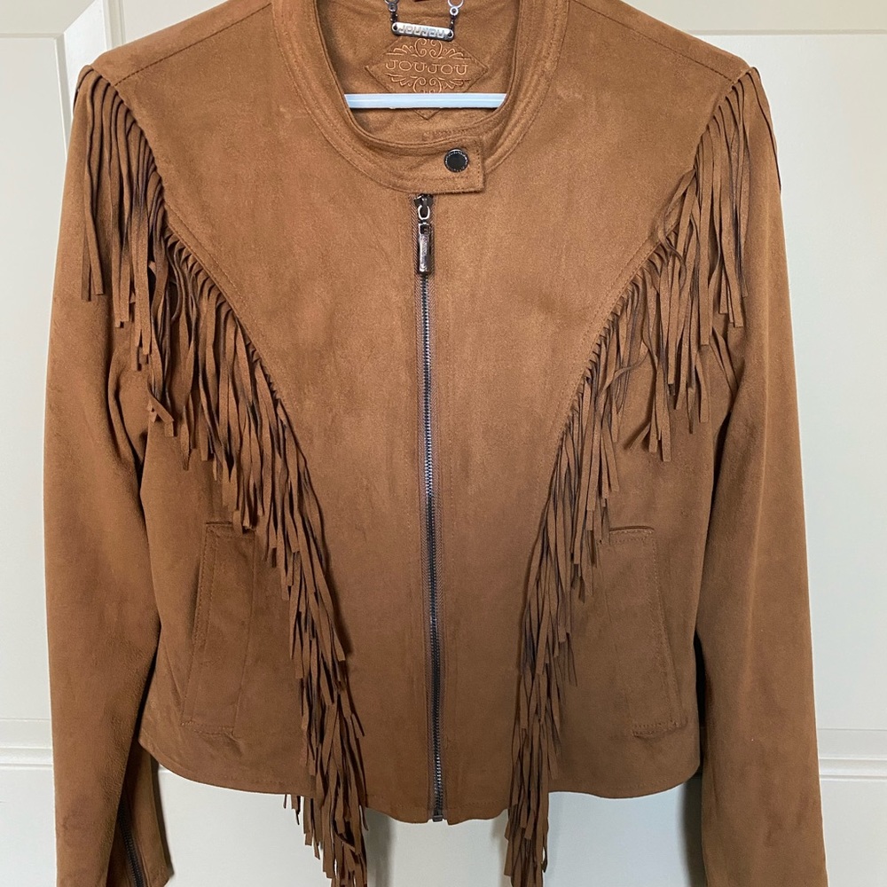 Women’s Faux suede jacket with fringe.